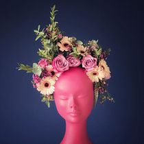 My project in Floral Headpiece: Using Flowers to Create Accessories course. Un proyecto de Diseño de complementos, Diseño de moda, DIY, Diseño floral y vegetal de Vaea Bourgeois - 20.01.2022