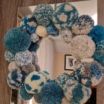 My project in Pom-Pom Design and Creation course. Un projet de Artisanat, Décoration , et DIY de carriemcb - 14.12.2021