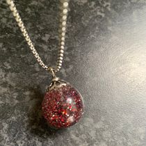 My project in Resin Jewelry Design course. Design de acessórios, Artesanato, Design de joias, e DIY projeto de Sarah White - 21.12.2021