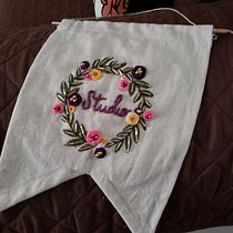Mi Proyecto del curso: Diseño de moda: pintura y bordado sobre prendas Ein Projekt aus dem Bereich Malerei, Modedesign, Stickerei, DIY, Upc, cling und Textildesign von Zuly - 21.12.2021