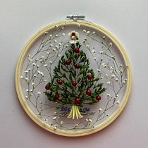 My project in Tulle Embroidery with Natural Flowers and Plants course . % Branislava Setoyama tarafından hazırlanan Nakış, Kendin Yap, Çiçek ve Bitki Tasarımı, Ve Tekstil Tasarımı projesi - 12.23.2021