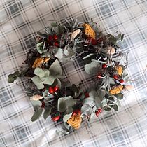 Il mio progetto del corso: Creazione di una ghirlanda con fiori secchi. Design, Design de interiores, Paisagismo, DIY, Design floral e vegetal, e Design têxtil projeto de Rachele Mauri - 28.12.2021