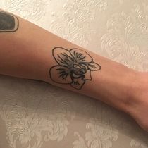 Mój projekt z kursu: Tatuaż botaniczny handpoke. Projekt z dziedziny Trad, c, jna ilustracja, Projektowanie tatuaż, R i sunek botaniczn użytkownika Adrian Uliński - 28.12.2021