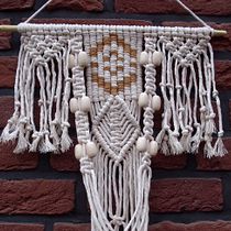 Mein Kursprojekt: Macramé Zubehör Design. Un proyecto de Diseño de complementos, Artesanía, Decoración de interiores, Tejido, Macramé y Diseño textil de Sylvia Haendschke - 29.12.2021
