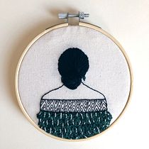 My project in Hair Embroidery Stitching Techniques course. Een project van Ontwerp van accessoires, Kostuumontwerp, Borduurwerk, Kleurentheorie y Textielontwerp van chiara_gasparetto - 30.12.2021