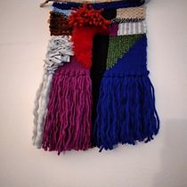 Il mio progetto del corso: Introduzione al tessuto su telaio. Een project van Ontwerp van accessoires,  Interieurdecoratie, Textiel, Weven y Textielontwerp van Anna De Marco - 30.12.2021