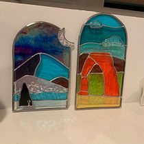 My project in Contemporary Stained Glass Design  course. Een project van Ontwerp van accessoires, Interieurontwerp,  Interieurdecoratie y DIY van jill_ellwood89 - 29.12.2021