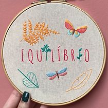 Meu projeto do curso: Técnicas básicas para bordado de letras. Un projet de Broderie , et Design textile de Beatriz Teixeira Silva - 01.01.2022