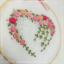 Cœur fleurs. Un projet de Broderie , et Design textile de Lanthier Micheline - 19.12.2021