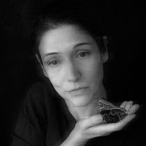 My project in Fine Art Photography: Self-Portraits Filled with Symbolism course (in progress). Un proyecto de Fotografía, Post-producción fotográfica		, Retoque fotográfico, Fotografía de retrato, Fotografía de estudio, Fotografía artística, Fotomontaje y Autorretrato Fotográfico de Margarida Paiva - 03.01.2022