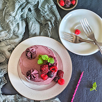  Mini torta con frutos del bosque | Proyecto Food styling y fotografía para Instagram. Un progetto di Fotografia, Social media, Ritocco fotografico, Fotografia con smartphone, Fotografia di prodotti, Fotografia digitale, Fotografia gastronomica, Fotografia per Instagram, Fotografia lifest, le, Food St e ling di _nebula_ - 01.01.2022