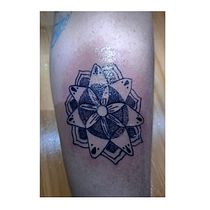 Mi Proyecto del curso: Tatuaje mandala con puntillismo. Projekt z dziedziny Trad, c, jna ilustracja, Projektowanie tatuaż, R i sunek botaniczn użytkownika ariel_mariangel_escobar - 27.08.2021