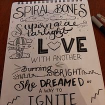 Il mio progetto del corso: Doodling creativo e hand lettering per principianti. Un progetto di Illustrazione tradizionale, Lettering, Disegno, H e lettering di Valentina Mastrini - 23.12.2021