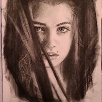 Mein Kursprojekt: Künstlerisches Porträt mit Kohlestift: die Atmosphäre. Ilustração tradicional, Artes plásticas, Desenho, Desenho de retrato, Desenho realista, e Desenho artístico projeto de Ramona Otto - 05.01.2022