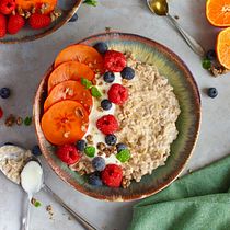My project in Food Styling and Photography for Instagram course / Lovely Morning oats. Un progetto di Fotografia, Social media, Ritocco fotografico, Fotografia con smartphone, Fotografia di prodotti, Fotografia digitale, Fotografia gastronomica, Fotografia per Instagram, Fotografia lifest, le, Food St e ling di janka_kovacova - 12.01.2022