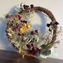 My project in Tulle Embroidery with Natural Flowers and Plants course. Embroider, DIY, Floral, Plant Design, and Textile Design project by Judith Hutchinson - 01.08.2022