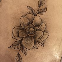 Mon projet du cours : Initiation aux techniques de tatouage. Ilustração tradicional, Desenho de tatuagens e Ilustração botânica projeto de Sandra Fortier - 05.01.2022