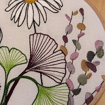 Mon projet du cours : Broderie à l’aiguille : créez une composition végétale. Un projet de Illustration traditionnelle, Broderie, Théorie des couleurs , et Design textile de Carole Villard - 09.01.2022