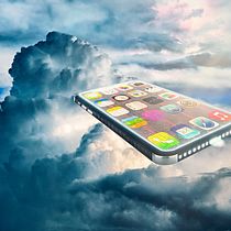 A Space Smartphone. Photograph, Photograph, Post-production, VFX, Photo Retouching, Fine-Art Photograph, Photographic Composition, and Photomontage project by Salvatore Storino - 01.12.2022