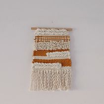Meu projeto do curso de @dianacunha: Introdução à tapeçaria em tear manual. Een project van Ontwerp van accessoires,  Interieurdecoratie, Textiel, Weven, Textielontwerp y Craft van Natália Magalhães - 13.01.2022