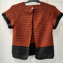 Meu projeto do curso:  Top-down: roupas de crochê sem costura. Un progetto di Fashion design, Fiber Art, DIY, Uncinetto e Textile Design di Cláudia Faria - 15.01.2022