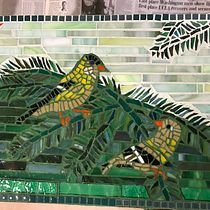 Intro to Mosaic Artwork - my goldfinch mosaic. Projekt z dziedziny Craft, Projektowanie i w, rób mebli,  Dekoracja wnętrz, Ceramika i DIY użytkownika jillboone - 15.01.2022