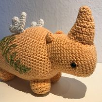 Mein Kursprojekt: Design und Schöpfung von Amigurumi. Arts, Crafts, To, Design, Fiber Arts, DIY, Crochet, Amigurumi, and Textile Design project by ros_szb - 01.15.2022
