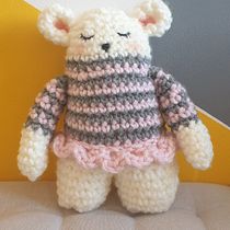 Bailarina durmiente,....sin saber hacer más que cadeneta me parece increíble lo que pude llegar a hacer. Gracias mil!!. Arts, Crafts, To, Design, Fiber Arts, Crochet, Amigurumi, and Textile Design project by ehquetal - 01.16.2022