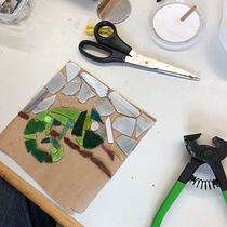 Mein Kursprojekt: Einführung in die Mosaikkunst - ein Mosaik-Projekt mit Kindern. Projekt z dziedziny Craft, Projektowanie i w, rób mebli,  Dekoracja wnętrz, Ceramika i DIY użytkownika Alisa Kubitzky - 27.08.2021