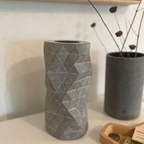 My project in Geometric Handmade Molds: Design 3D-faceted Objects course. Un projet de Design , Création d'accessoires, Artisanat, Beaux Arts, Design d'intérieur, Décoration, Décoration d'intérieur , et DIY de bevinmanley - 16.01.2022
