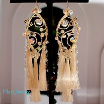 Aretes casi Blancos. Un progetto di Design di accessori, Artigianato, Design di gioielli e Belle arti di pilarosh - 17.01.2022