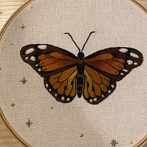 My project in Realistic Embroidery Techniques course. Traditional illustration, Embroider, and Textile Design project by vanessarenee - 01.20.2022