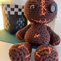 Meu projeto do curso - Amigurumi: Voodoo Doll. To, Design, Crochet, Amigurumi, Arts, Crafts, and Textile Design project by Eliane Arez - 01.16.2022