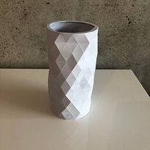 My project in Geometric Handmade Molds: Design 3D-faceted Objects course. Un projet de Design , Création d'accessoires, Artisanat, Beaux Arts, Design d'intérieur, Décoration, Décoration d'intérieur , et DIY de dmotuzaite - 22.01.2022