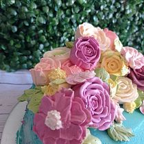 Mi Proyecto del curso: Flores de crema de mantequilla para cake design. Design, and DIY project by Luanna Camarasa - 01.23.2022