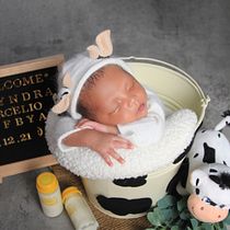 My project in Introduction to Newborn Photography course. Un projet de Photographie, Photographie de portrait, Photographie lifest, le , et Photographie documentaire de Rini Wulandari - 23.01.2022