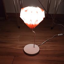 Mi Proyecto del curso: Diseño de tu propia lámpara de papel. Un projet de Artisanat, Design, Fabrication de mobilier, Conception d'éclairage, Papercraft, Décoration , et DIY de ALICIA NA - 26.01.2022
