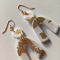 My project in Polymer Clay Jewelry Design for Beginners course. Un progetto di Design di accessori, Artigianato, Design di gioielli e DIY di Fee McToal - 26.01.2022