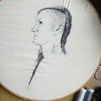 Mon projet du cours : Création de portraits brodés. Un projet de Broderie , et Design textile de Roxane COMBES - 28.01.2022