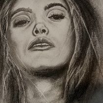 My project in Artistic Charcoal Portraiture: Creating Atmosphere course. Ilustração tradicional, Artes plásticas, Desenho, Desenho de retrato, Desenho realista, e Desenho artístico projeto de sierraduchess - 31.01.2022