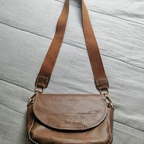 Mi Proyecto del curso: Creación de bolsos de cuero artesanales para principiantes. Design, Accessor, Design, Arts, Crafts, and Sewing project by Isabella Bernal - 02.01.2022