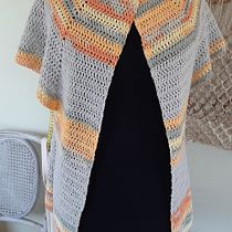 Mi Proyecto del curso:  Top-down: prendas a crochet de una sola pieza. Un progetto di Fashion design, Fiber Art, DIY, Uncinetto e Textile Design di leylasammur - 04.02.2022