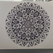 Mon projet du cours : L'art de dessiner des mandalas : créez des motifs géométriques. Drawing & Ink Illustration project by isa.chien - 02.08.2022