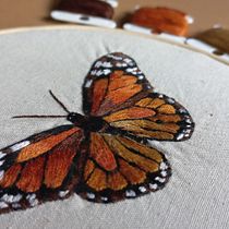 El aleteo de una mariposa. Traditional illustration, Embroider, and Textile Design project by Maria Blázquez Fernández - 02.07.2022