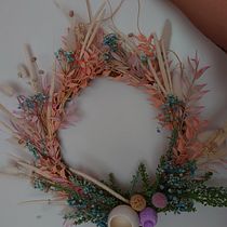 Mój projekt z kursu: Tworzenie wianków z suszonych kwiatów. Design, Design de interiores, Paisagismo, DIY, Design floral e vegetal, e Design têxtil projeto de karolinamarcinczyk - 07.02.2022