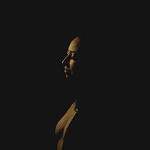 Inner Peace. Photograph, Photograph, Post-production, Photo Retouching, Portrait Photograph, Studio Photograph, Fine-Art Photograph, Photomontage, and Self-Portrait Photograph project by Karol Orfei - 02.09.2022