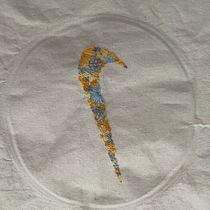 Mi Proyecto del curso: Técnicas básicas de bordado: puntadas, composiciones y gamas cromáticas. Un projet de Création d'accessoires, Création de costumes, Broderie, Théorie des couleurs , et Design textile de Alexandra Puertas - 10.02.2022