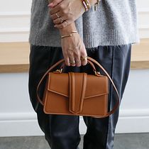 My project in Professional Leather Handbag Design course. Design, Accessor, Design, Arts, Crafts, Fashion Design, and Sewing project by makes.marcel - 02.07.2022