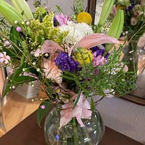 My project in Floral Bouquet Creation for Beginners course. Decoration, DIY, Floral, Plant Design, Interior Design, L, and scape Architecture project by Yesika Fletcher - 02.10.2022