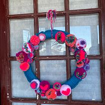 My project in Pom-Pom Design and Creation course. Un projet de Artisanat, Décoration, DIY , et Design textile de tinkerhatch - 13.02.2022